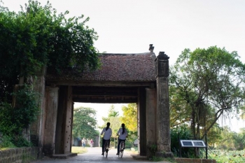 Duong Lam Ancient Village cycling tour