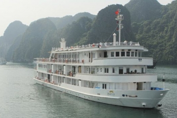 Top cruise in Halong bay on 5 stars junk