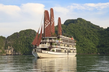 Luxury cruise on boat 5 stars in Halong bay